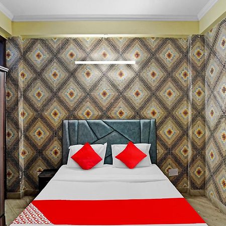 Hotel O Park View Ноида Екстериор снимка