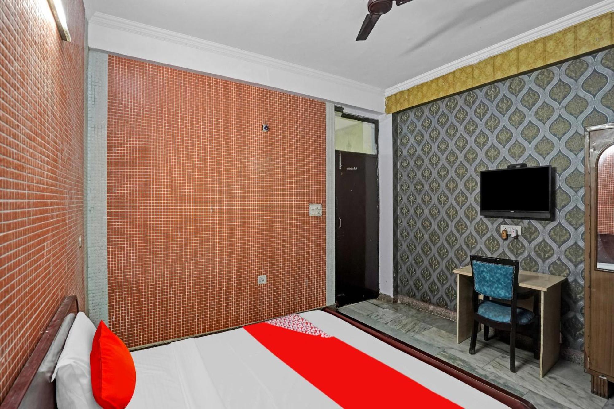 Hotel O Park View Ноида Екстериор снимка