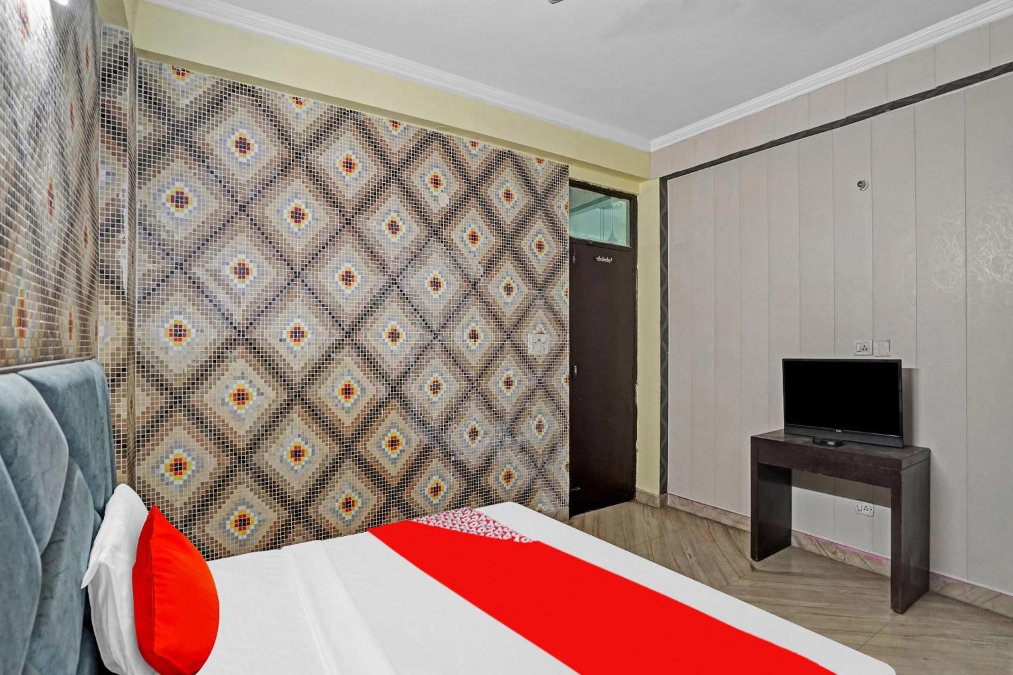 Hotel O Park View Ноида Екстериор снимка